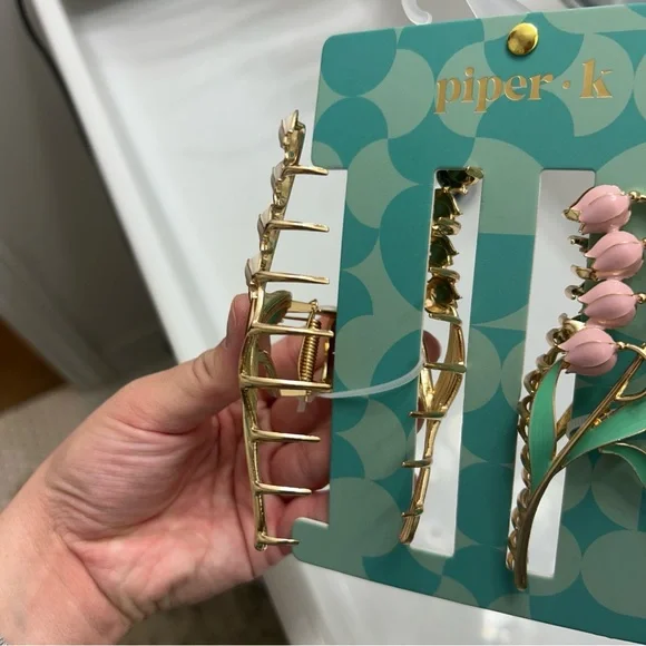 Piper K Floral Claw Clips - Picture 2 of 3